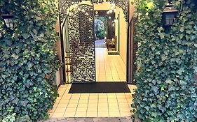 Lantern Light Inn - Romantic Getaway (Adults Only)